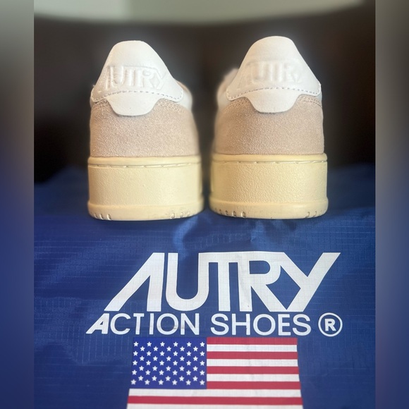 Autry Women’s Medalist Low Sneaker in Leather/Suede White Size 37 - Picture 9 of 9